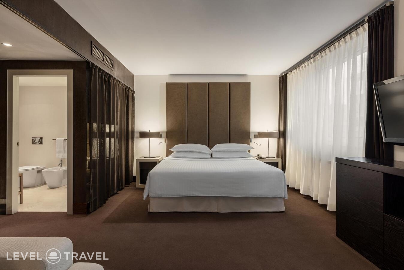 фотографии номера Люкс президентский отеля Safmar Palace (Ex. Sheraton Palace Hotel Moscow) в Россия(Центральный административный округ (ЦАО)) - фото №5