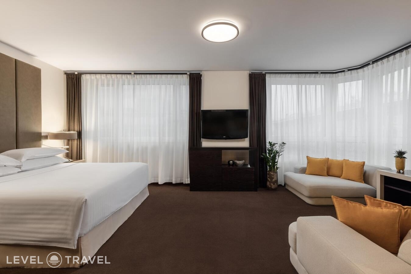 фотографии номера Люкс президентский отеля Safmar Palace (Ex. Sheraton Palace Hotel Moscow) в Россия(Центральный административный округ (ЦАО)) - фото №2