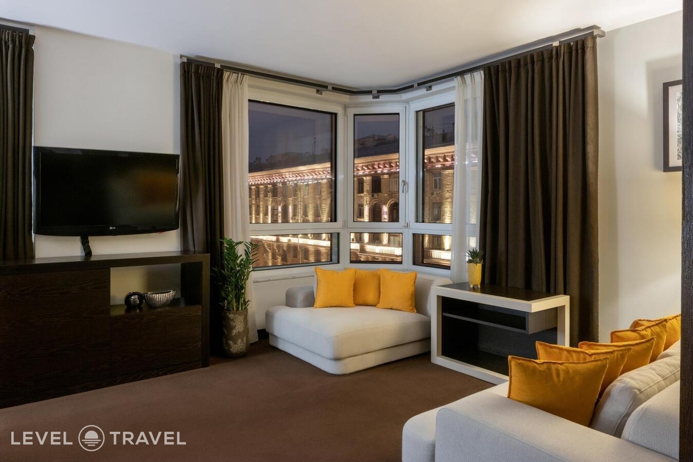 фотографии номера Люкс президентский отеля Safmar Palace (Ex. Sheraton Palace Hotel Moscow) в Россия(Центральный административный округ (ЦАО)) - фото №4