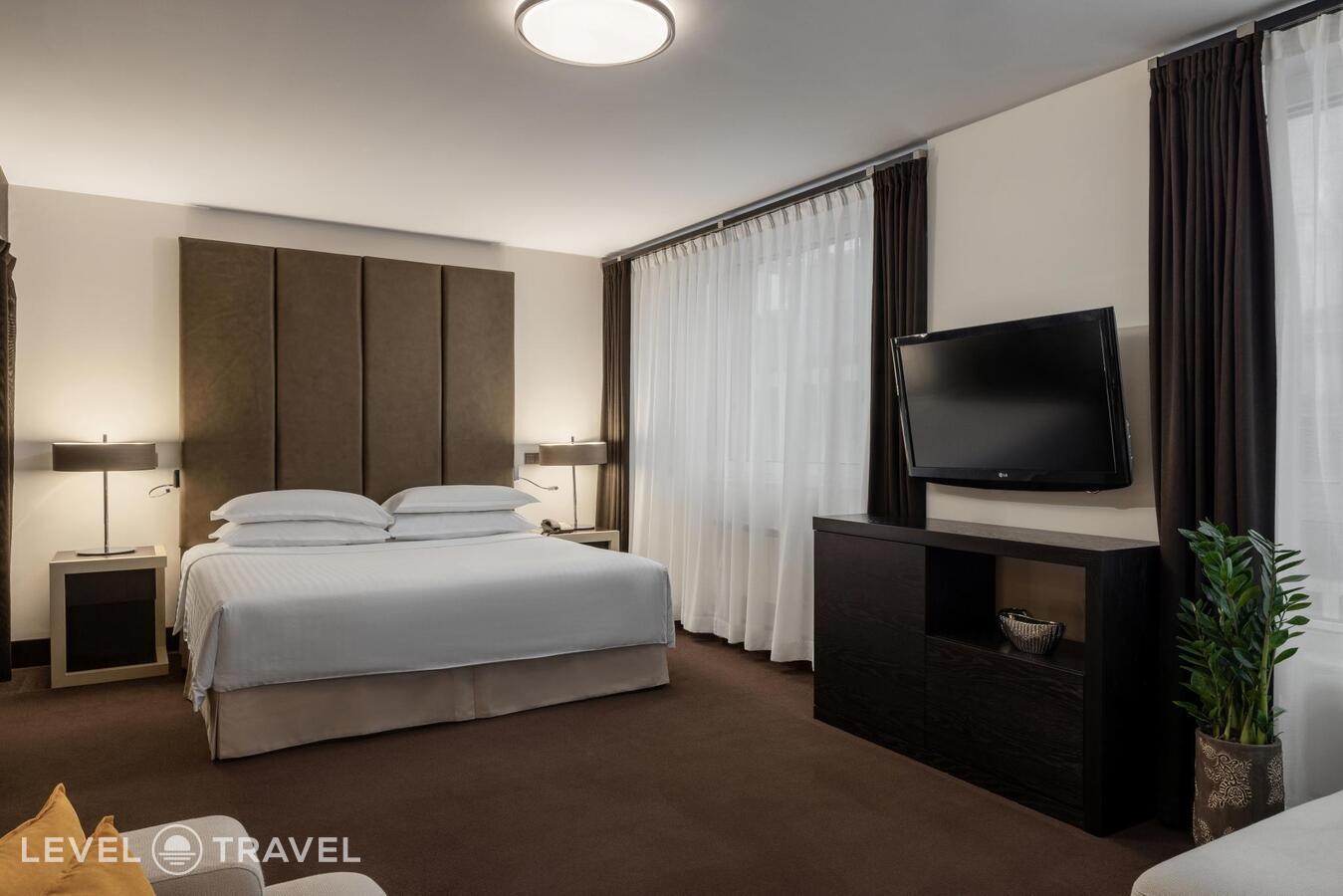 фотографии номера Люкс президентский отеля Safmar Palace (Ex. Sheraton Palace Hotel Moscow) в Россия(Центральный административный округ (ЦАО)) - фото №6