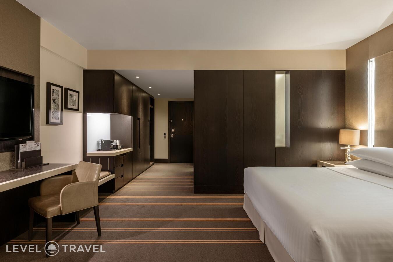 фотографии номера Номер представительский полулюкс отеля Safmar Palace (Ex. Sheraton Palace Hotel Moscow) в Россия(Центральный административный округ (ЦАО)) - фото №3