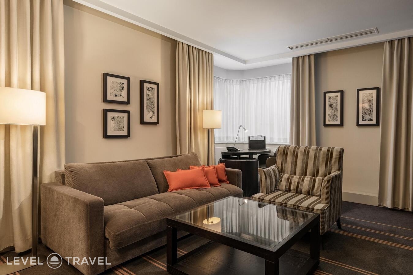 фотографии номера 2-комнатный номер люкс представительский отеля Safmar Palace (Ex. Sheraton Palace Hotel Moscow) в Россия(Центральный административный округ (ЦАО)) - фото №5