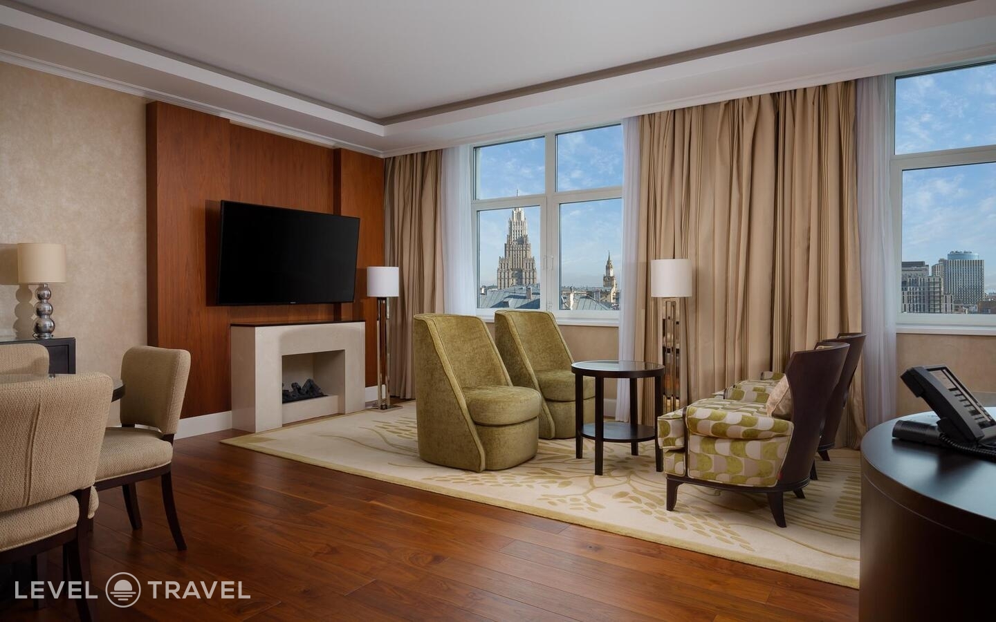 фотографии номера Номер люкс Амбассадор отеля Звезды Арбата (Ex. Moscow Marriott Hotel Novy Arbat) в Россия(Центральный административный округ (ЦАО)) - фото №1