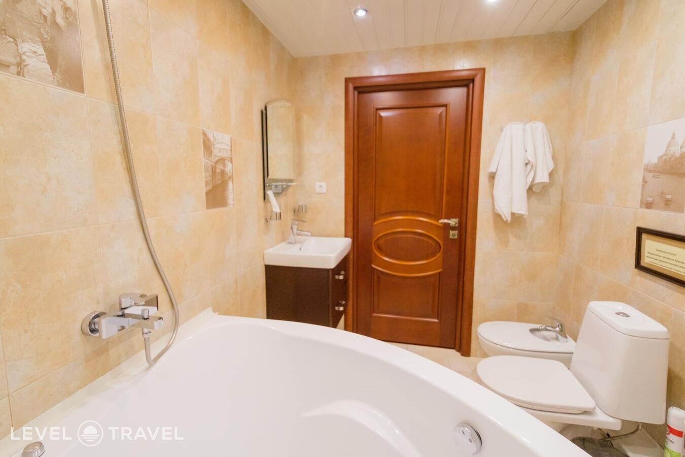 фотографии номера Люкс отеля Au Rooms в Россия(Новокузнецк) - фото №12