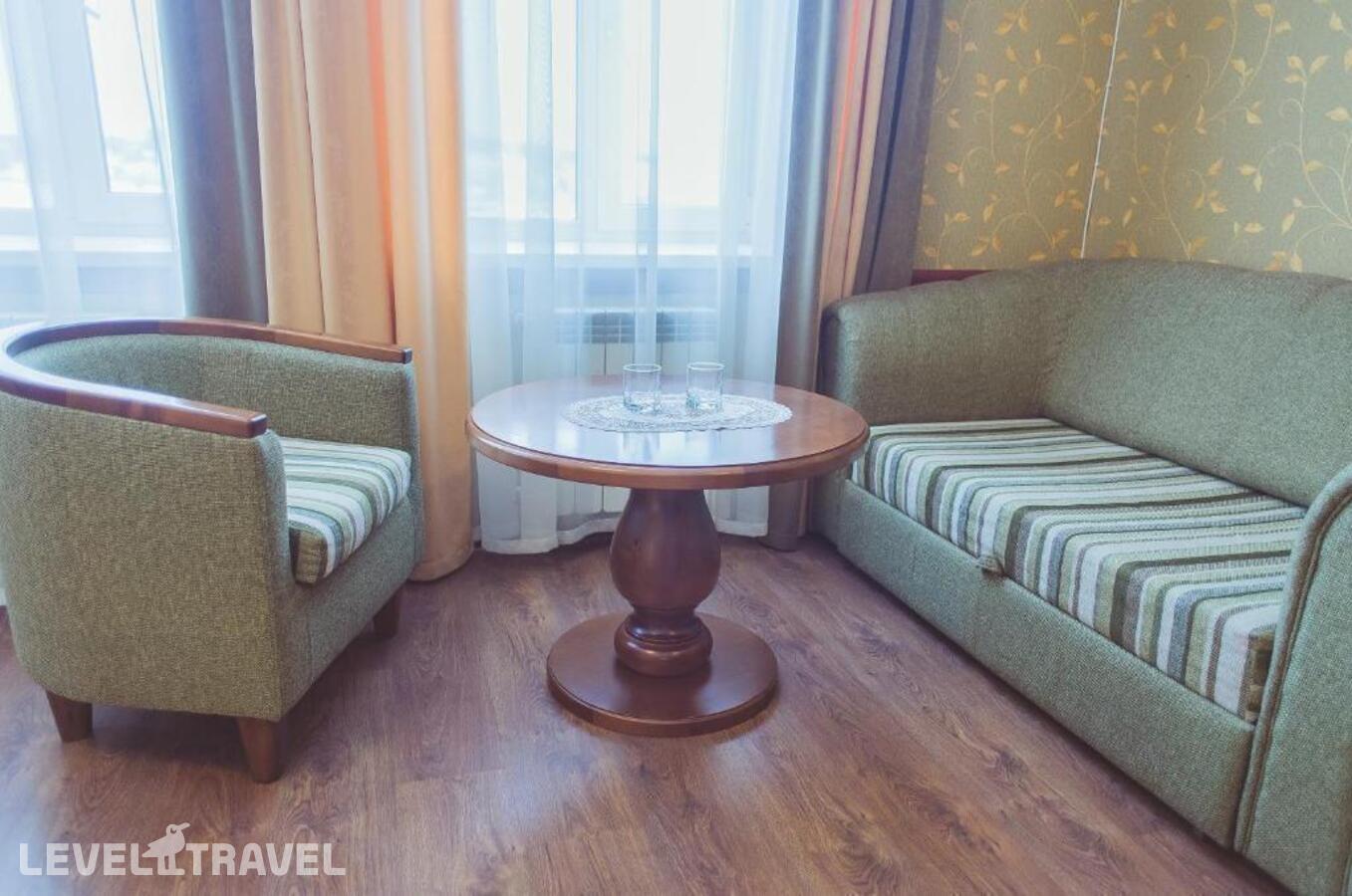 фотографии номера Номер делюкс с 1 двуспальной кроватью "А" отеля Парад Парк в Россия(Томск) - фото №4