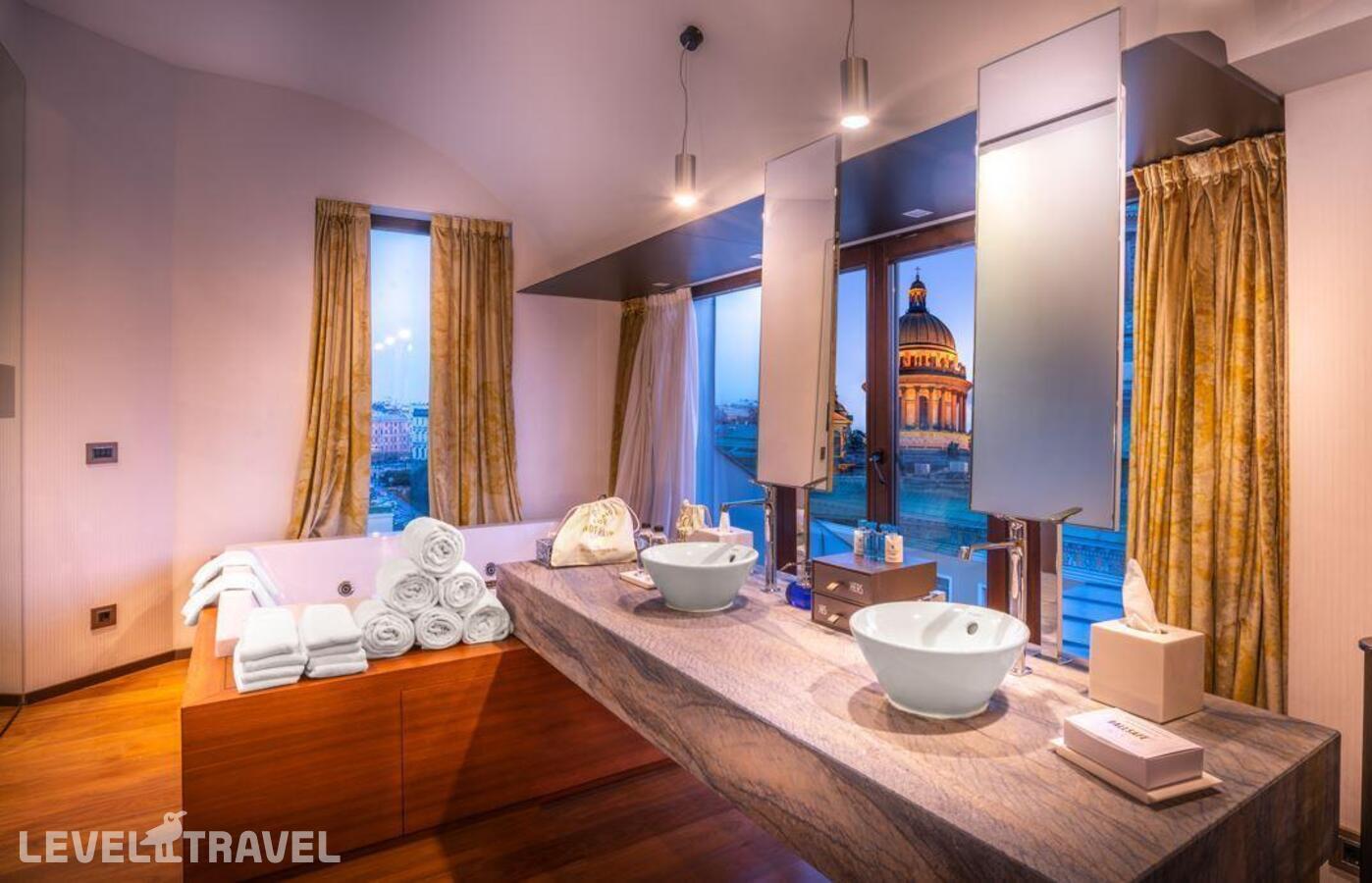 фотографии номера Номер люкс SO VVIP отеля So St. Petersburg / Со Санкт-Петербург (Бывш. Sofitel) в Россия(Адмиралтейский район) - фото №1