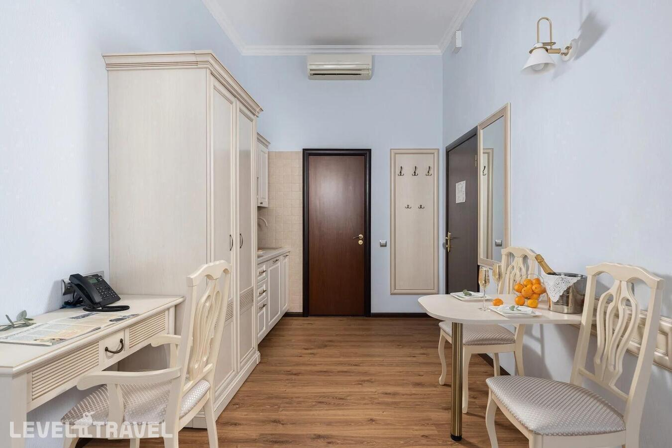 фотографии номера Номер полулюкс люкс отеля Отель Атлантика в Россия(Центральный район) - фото №13