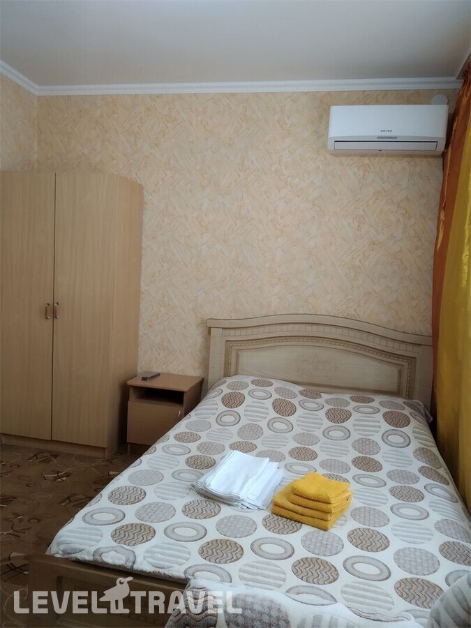 фотографии номера Стандартный (двуспальная кровать) отеля Отель Континенталь в Россия(Анапа-центр) - фото №1