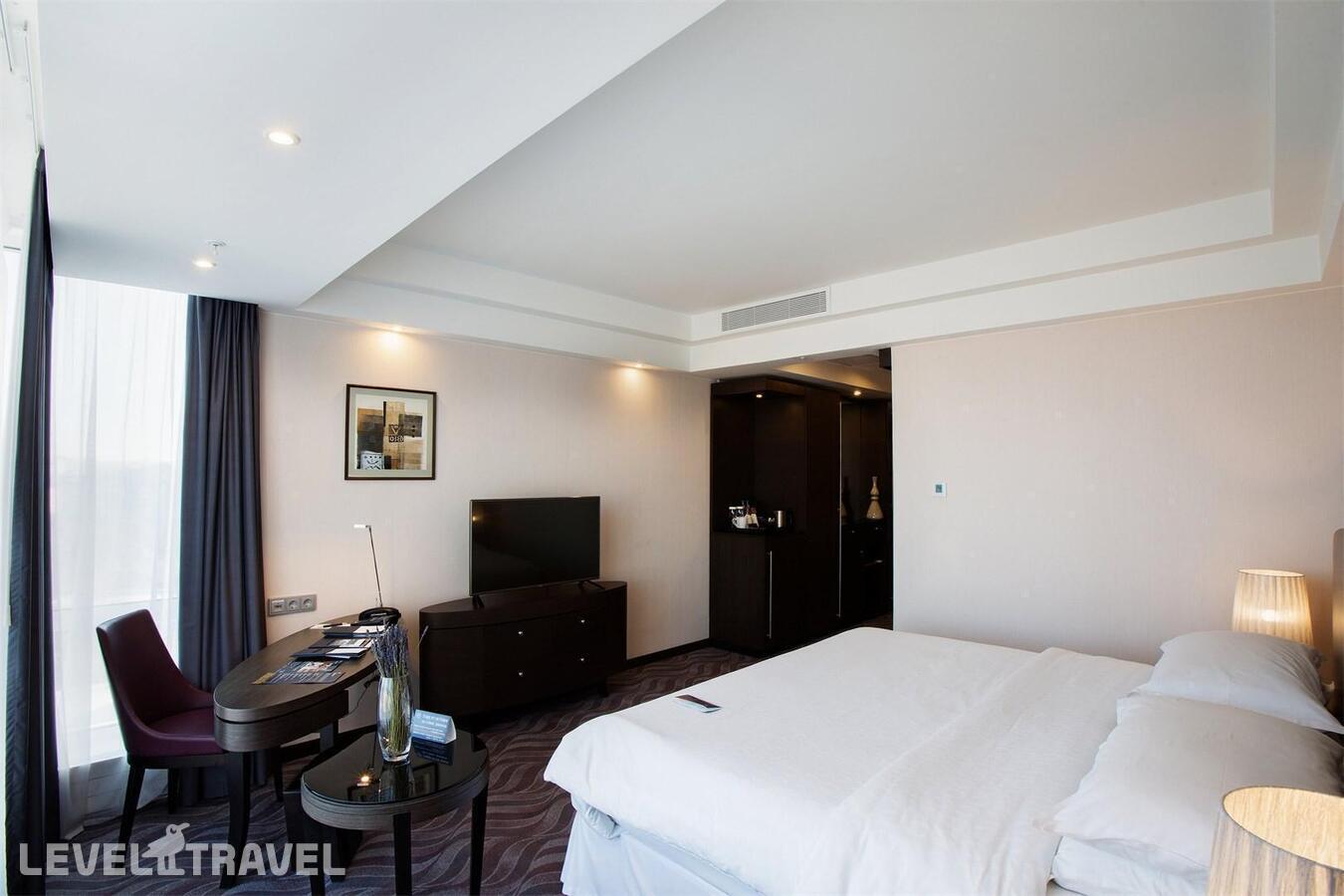фотографии номера Улучшенный номер отеля Отель Crowne Plaza Уфа-Конгресс в Россия(Уфа) - фото №2