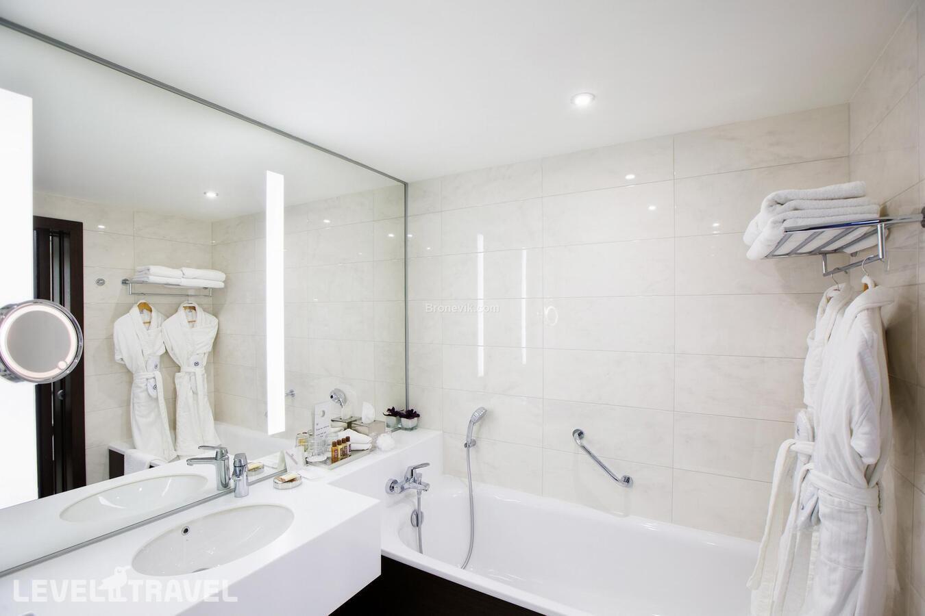 фотографии номера Улучшенный номер отеля Отель Crowne Plaza Уфа-Конгресс в Россия(Уфа) - фото №5