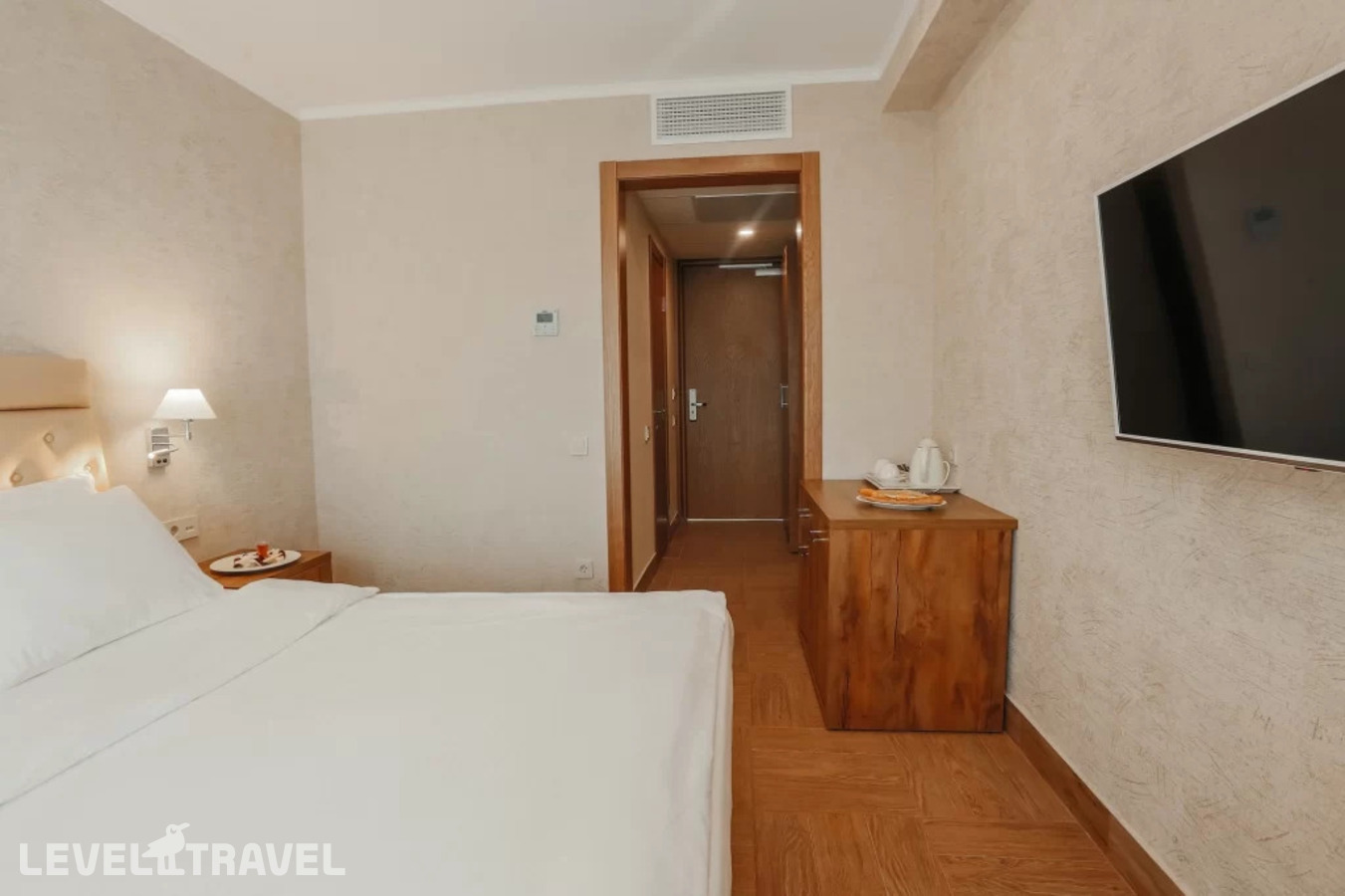 фотографии номера Семейный с балконом (2 комнаты) (корпус 1) отеля Amza Park Hotel (Ex. Энергетик) в Абхазия(Гагра) - фото №6