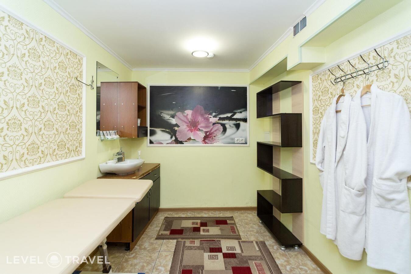 фотографии номера Апартаменты с 1 двуспальной кроватью, сауной и бассейном (цокольный этаж) отеля Joy в Россия(Нижегородский район) - фото №5