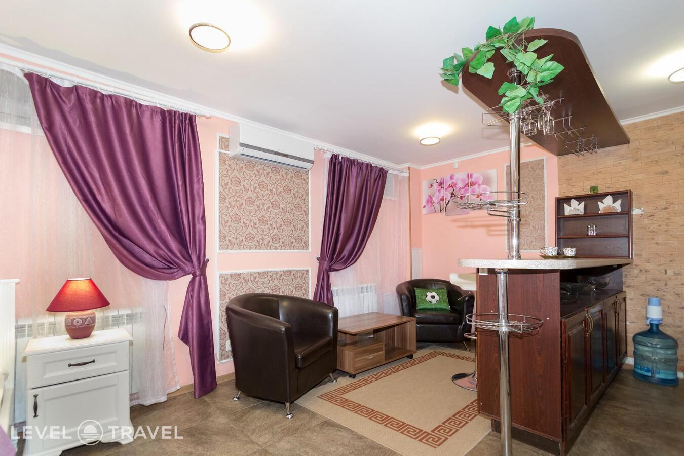 фотографии номера Апартаменты с 1 двуспальной кроватью, сауной и бассейном (цокольный этаж) отеля Joy в Россия(Нижегородский район) - фото №2