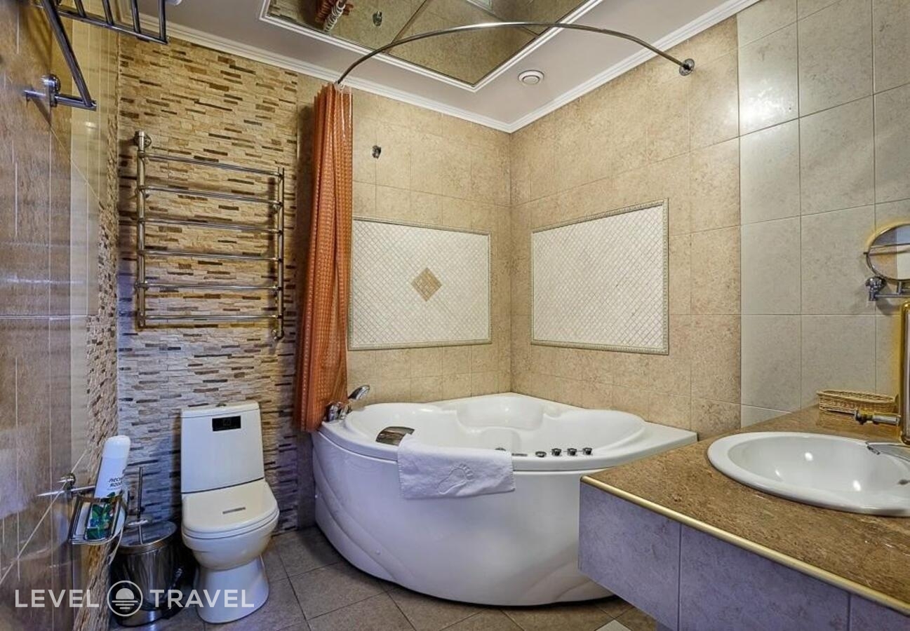 фотографии номера Номер полулюкс с 1 двуспальной кроватью (мансарда) отеля Отель Семь Пятниц в Россия(Красноярск) - фото №7