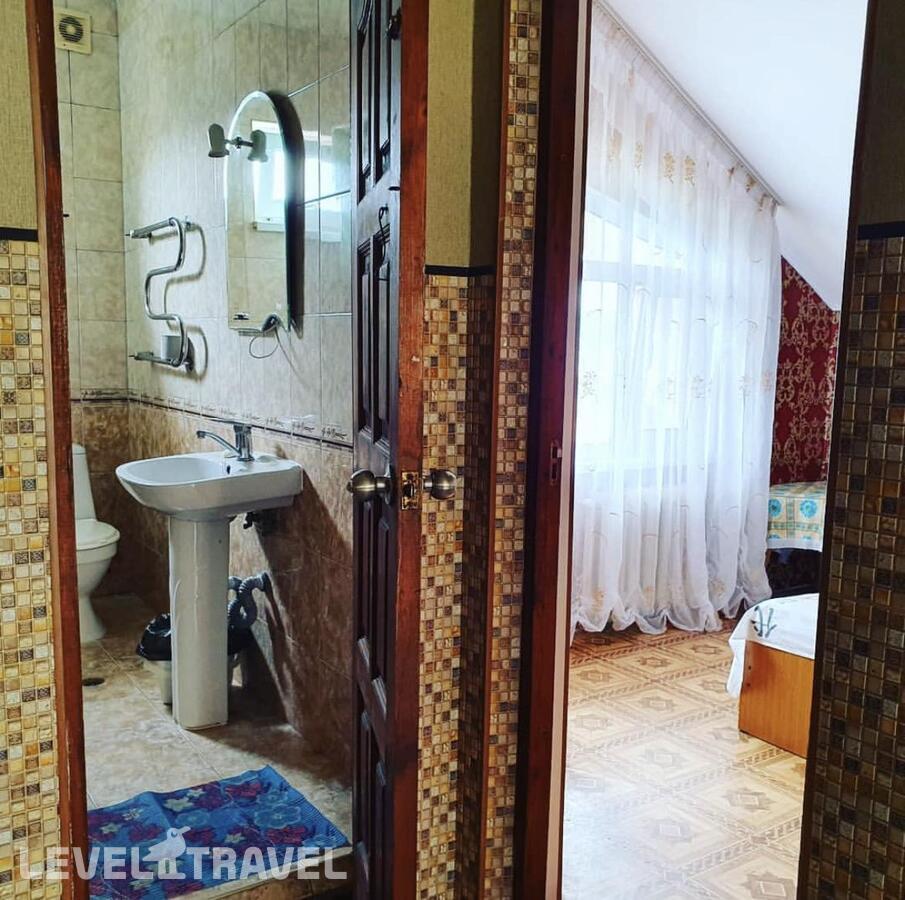 Комната стандарт с 3 односпальными кроватями и балконом — фото 8