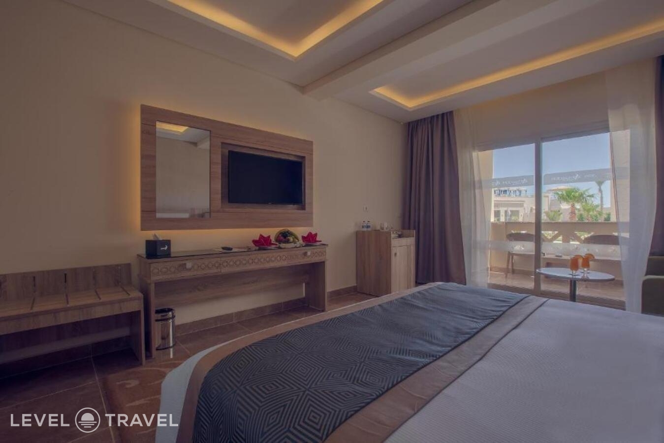 фотографии номера Делюкс с видом на бассейн отеля Pickalbatros Aqua Blu Resort Hurghada (Ex. Albatros Sea World) в Египет(Хургада (город)) - фото №3