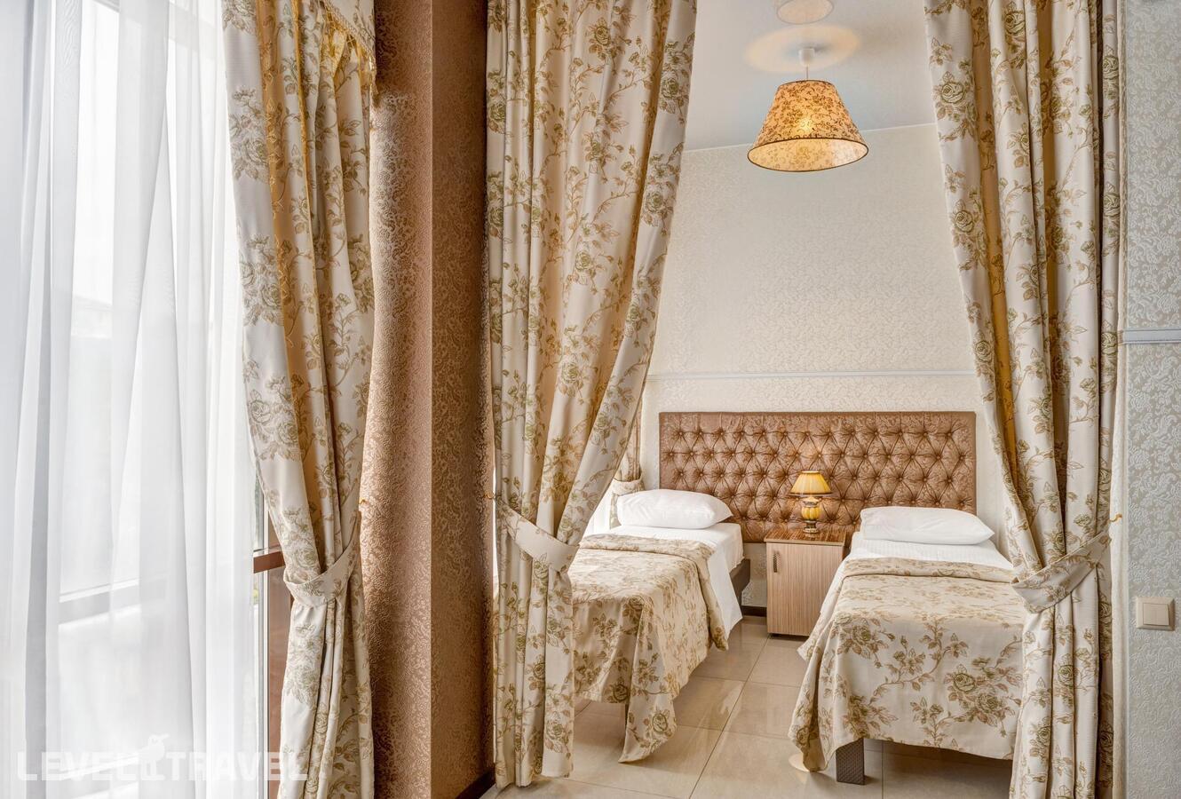 фотографии номера Люкс (две односпальные кровати) отеля Nairi (Наири) в Россия(Волгоград) - фото №1