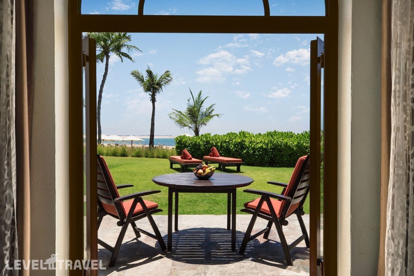 фотографии номера Полулюкс с террасой отеля JA Palm Tree Court & Spa в ОАЭ(Джебель-Али) - фото №3
