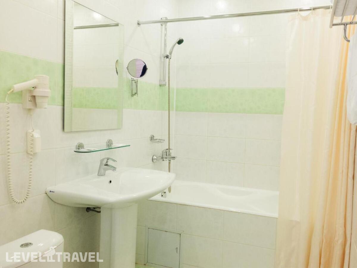 фотографии номера Семейный номер отеля Максима Заря Отель (Maxima Zarya Hotel) в Россия(Северо-восточный административный округ (СВАО)) - фото №2