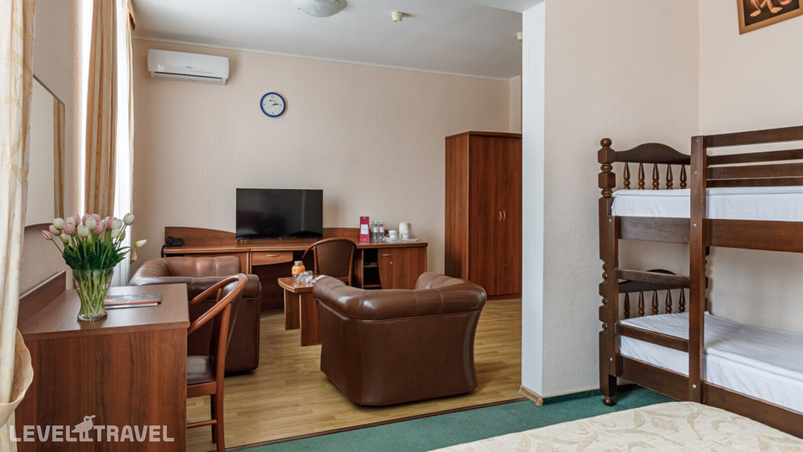 фотографии номера Семейный номер отеля Максима Заря Отель (Maxima Zarya Hotel) в Россия(Северо-восточный административный округ (СВАО)) - фото №17