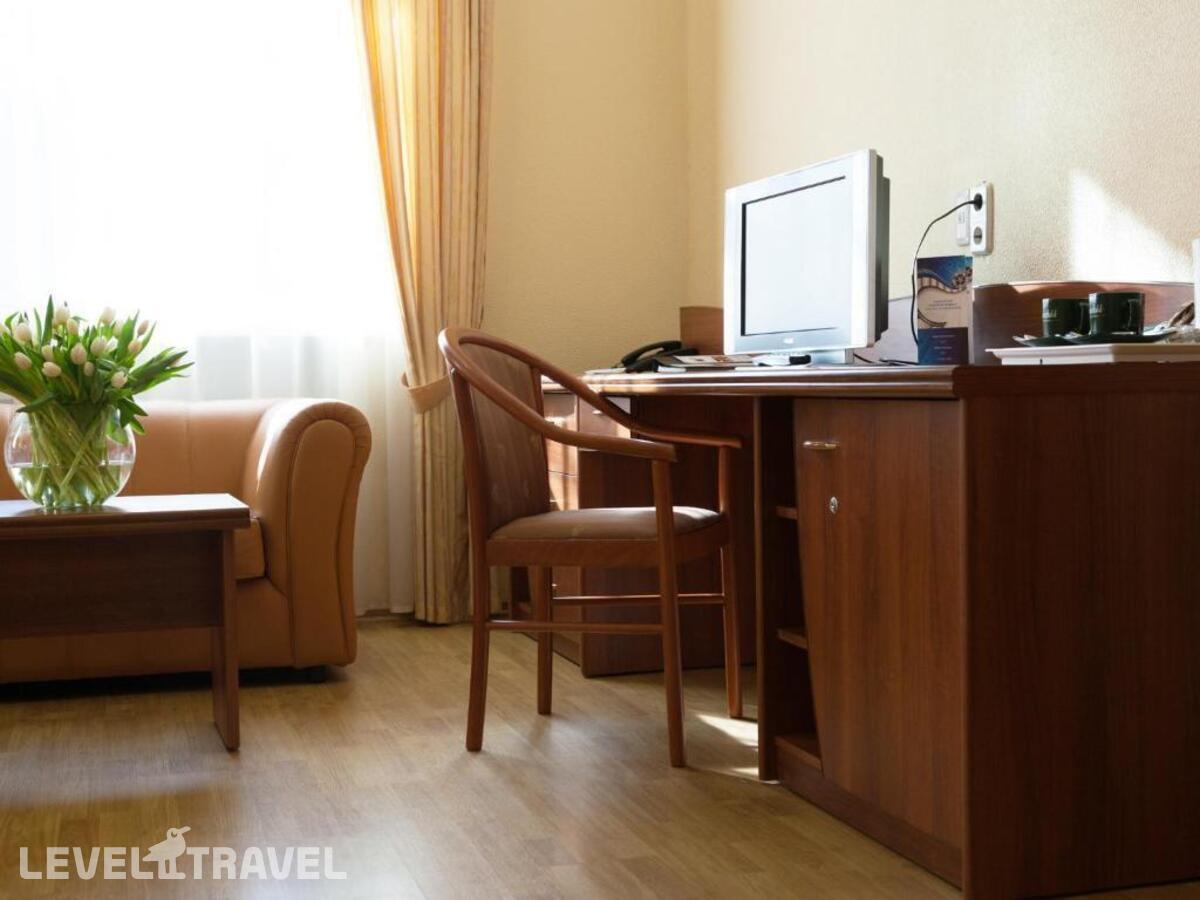 фотографии номера Семейный номер отеля Максима Заря Отель (Maxima Zarya Hotel) в Россия(Северо-восточный административный округ (СВАО)) - фото №5