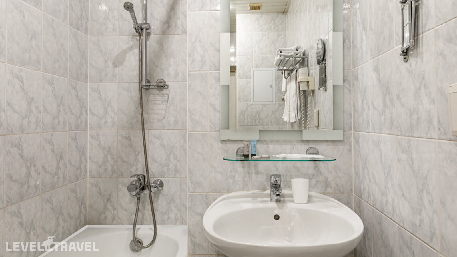 фотографии номера Семейный номер отеля Максима Заря Отель (Maxima Zarya Hotel) в Россия(Северо-восточный административный округ (СВАО)) - фото №26