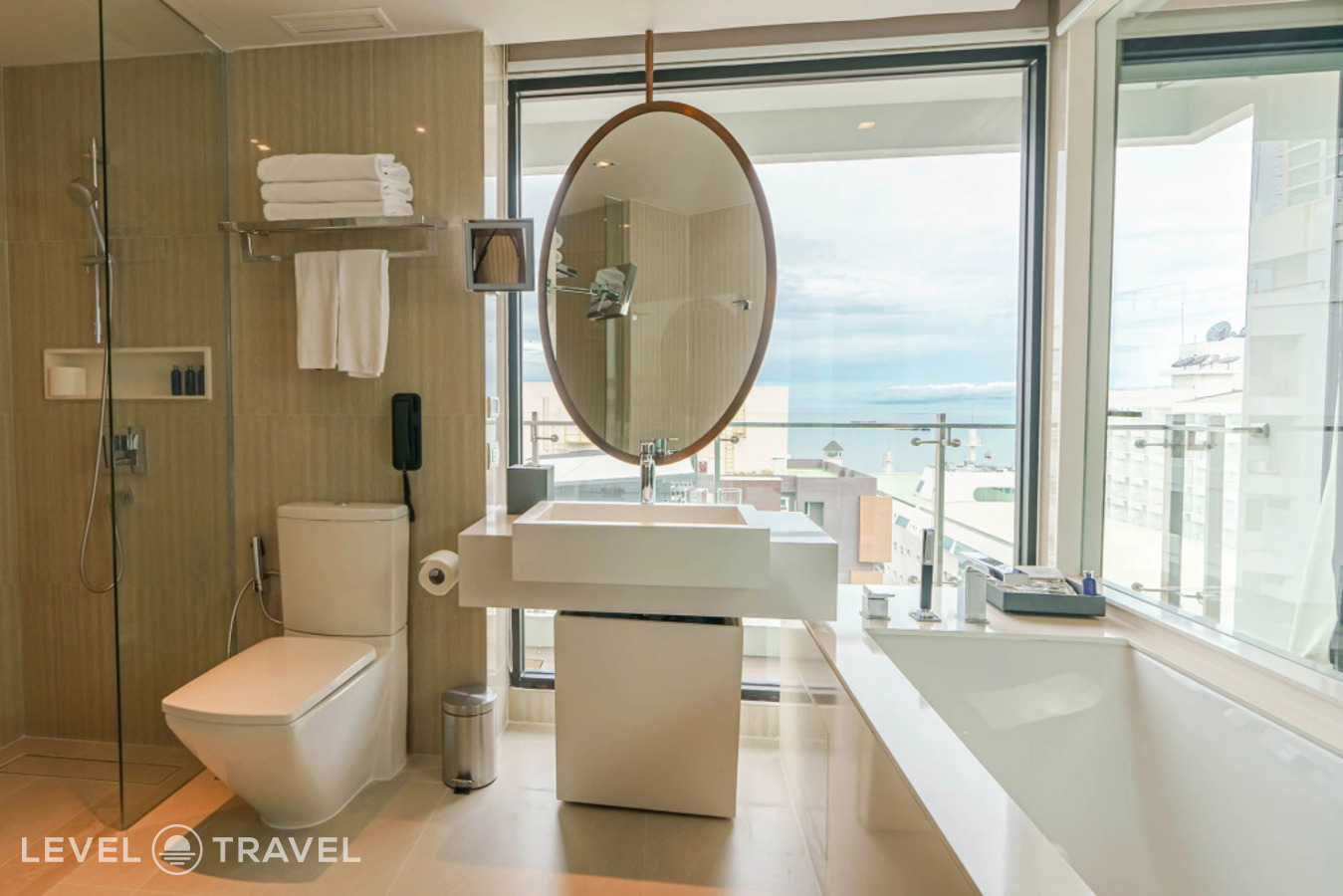 фотографии номера Двухместный полулюкс Ocean двуспальная кровать отеля Mytt Beach Hotel в Таиланд(Центральная Паттайя) - фото №5