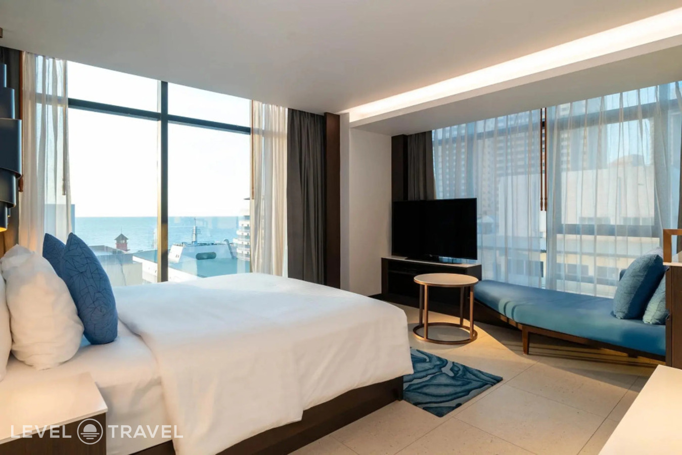 фотографии номера Двухместный полулюкс Urban двуспальная кровать отеля Mytt Beach Hotel в Таиланд(Центральная Паттайя) - фото №1