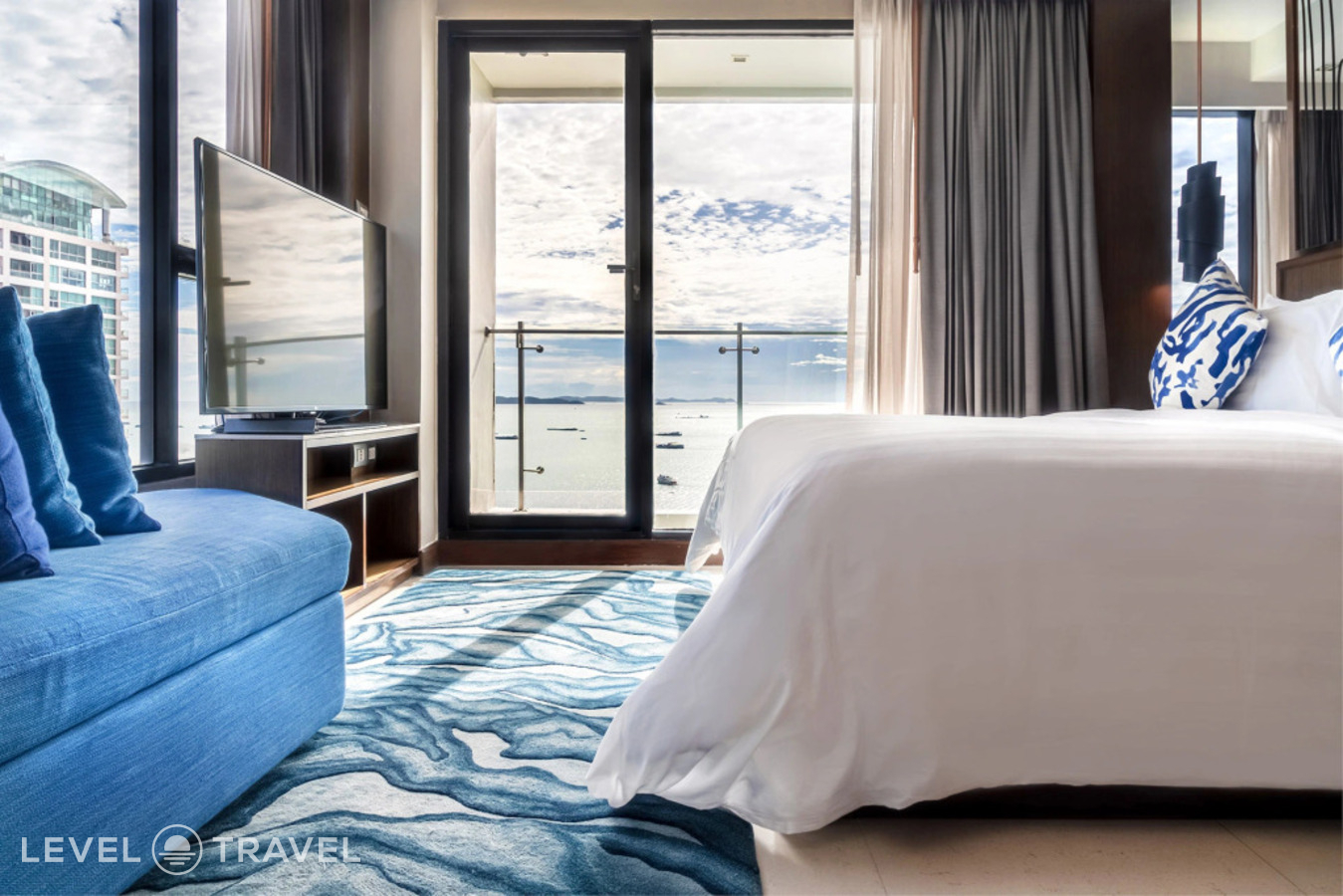 фотографии номера Двухместный Marina Suite двуспальная кровать отеля Mytt Beach Hotel в Таиланд(Центральная Паттайя) - фото №3