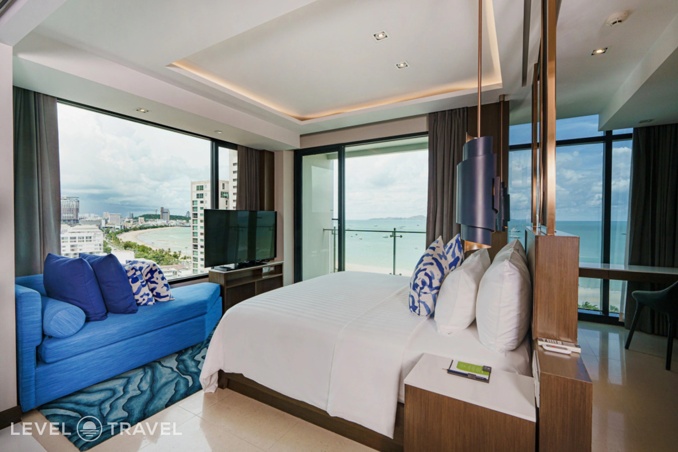 фотографии номера Двухместный Marina Suite двуспальная кровать отеля Mytt Beach Hotel в Таиланд(Центральная Паттайя) - фото №1
