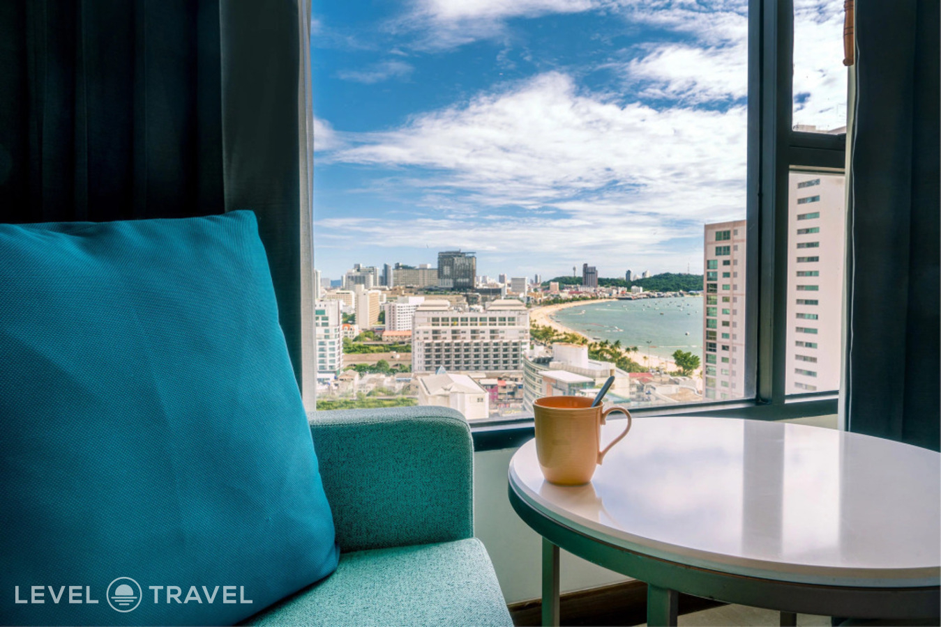 фотографии номера Двухместные Lux Premier двуспальная кровать отеля Mytt Beach Hotel в Таиланд(Центральная Паттайя) - фото №3