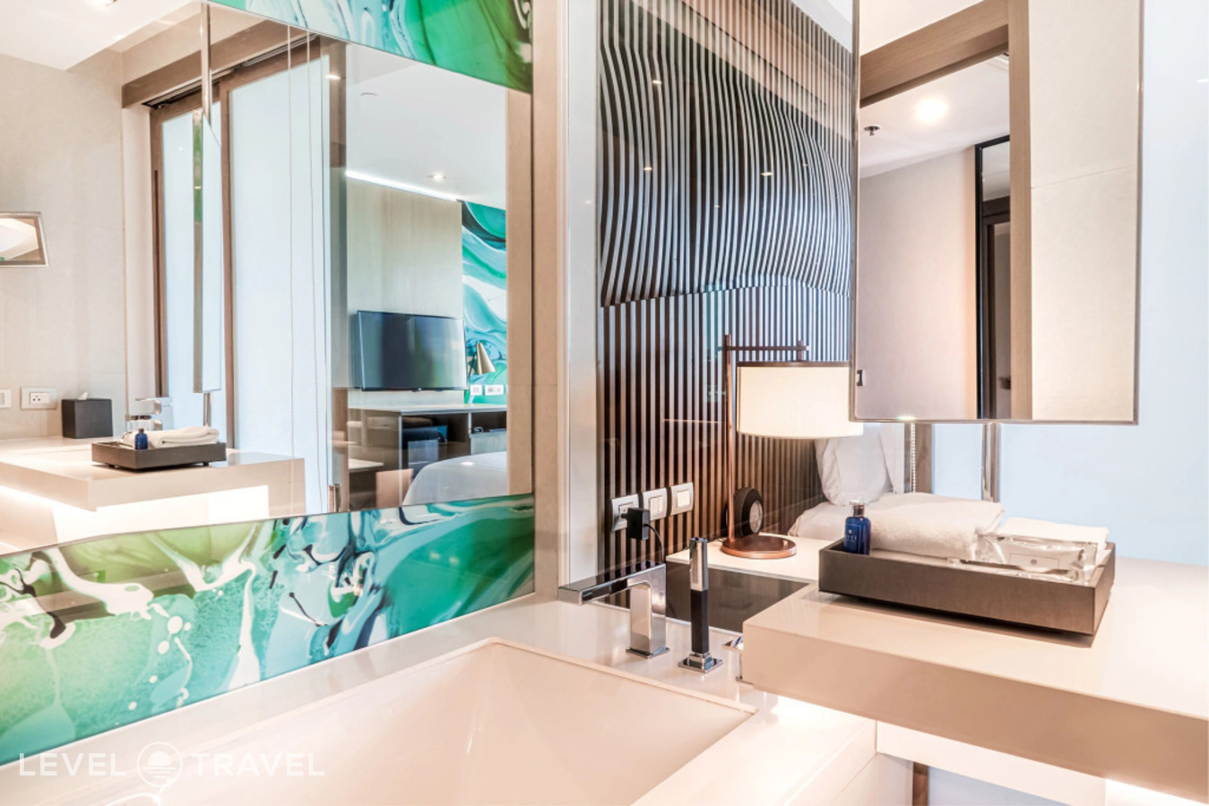 фотографии номера Двухместные Lux Premier двуспальная кровать отеля Mytt Beach Hotel в Таиланд(Центральная Паттайя) - фото №4