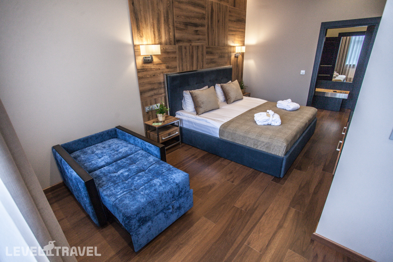 фотографии номера Двухместные апартаменты № 42 с видом на внутренний двор двуспальная кровать отеля Мини-Отель Далиси в Россия(Адмиралтейский район) - фото №4