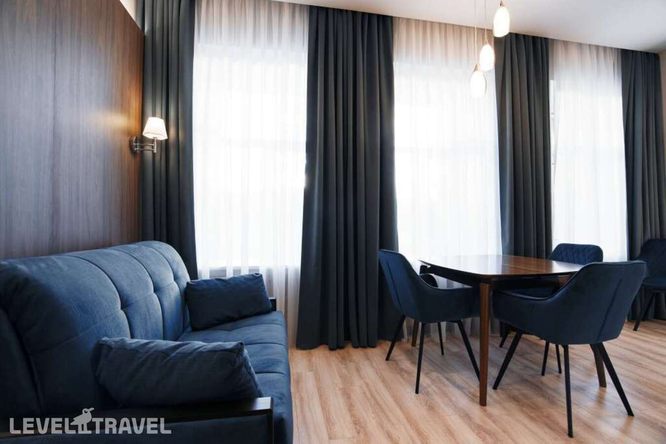 фотографии номера Двухместные апартаменты студия Deluxe № 45 двуспальная кровать отеля Мини-Отель Далиси в Россия(Адмиралтейский район) - фото №5