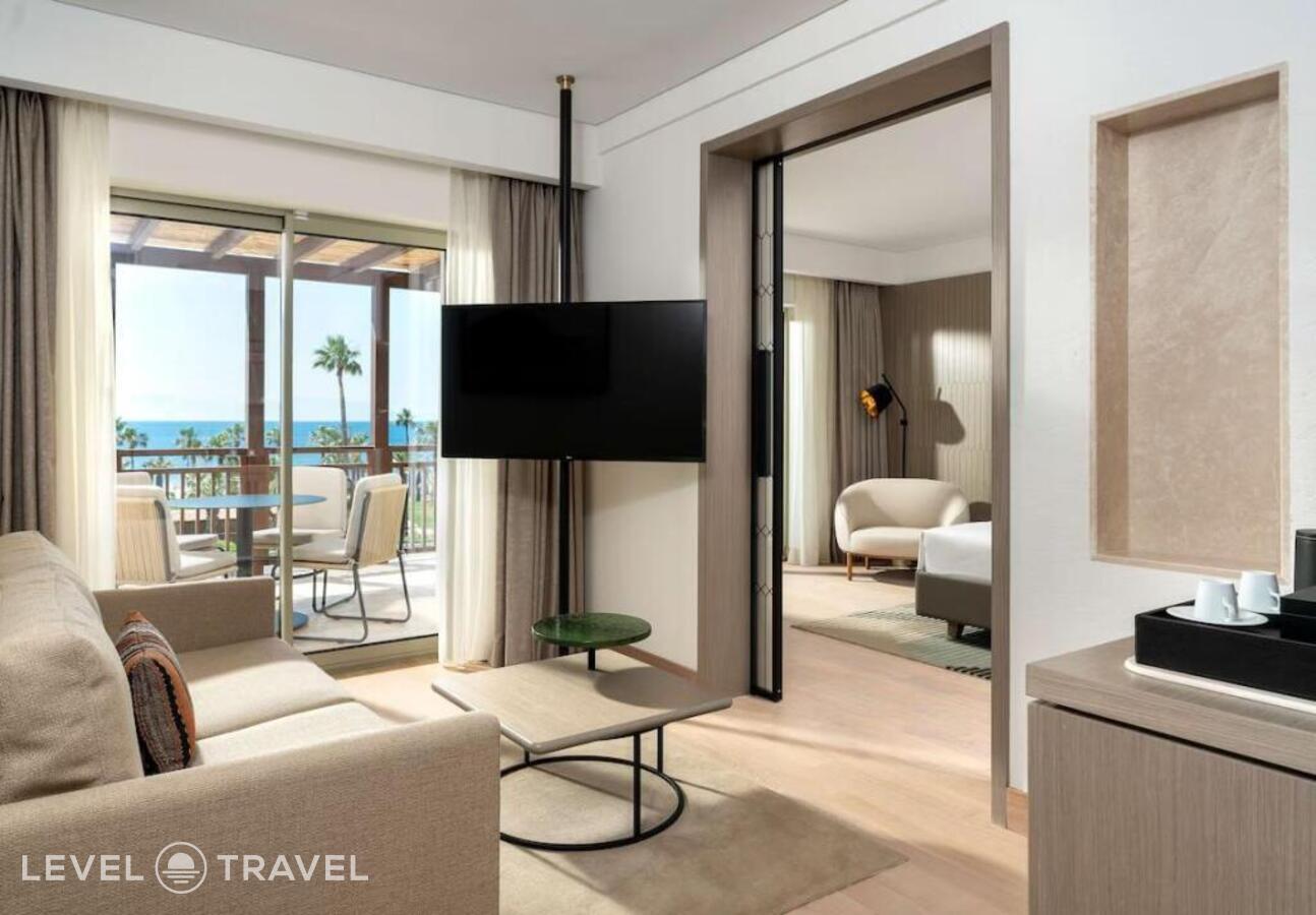 фотографии номера Люкс с террасой с видом на море отеля Radisson Collection Bodrum в Турция(Акьярлар) - фото №2