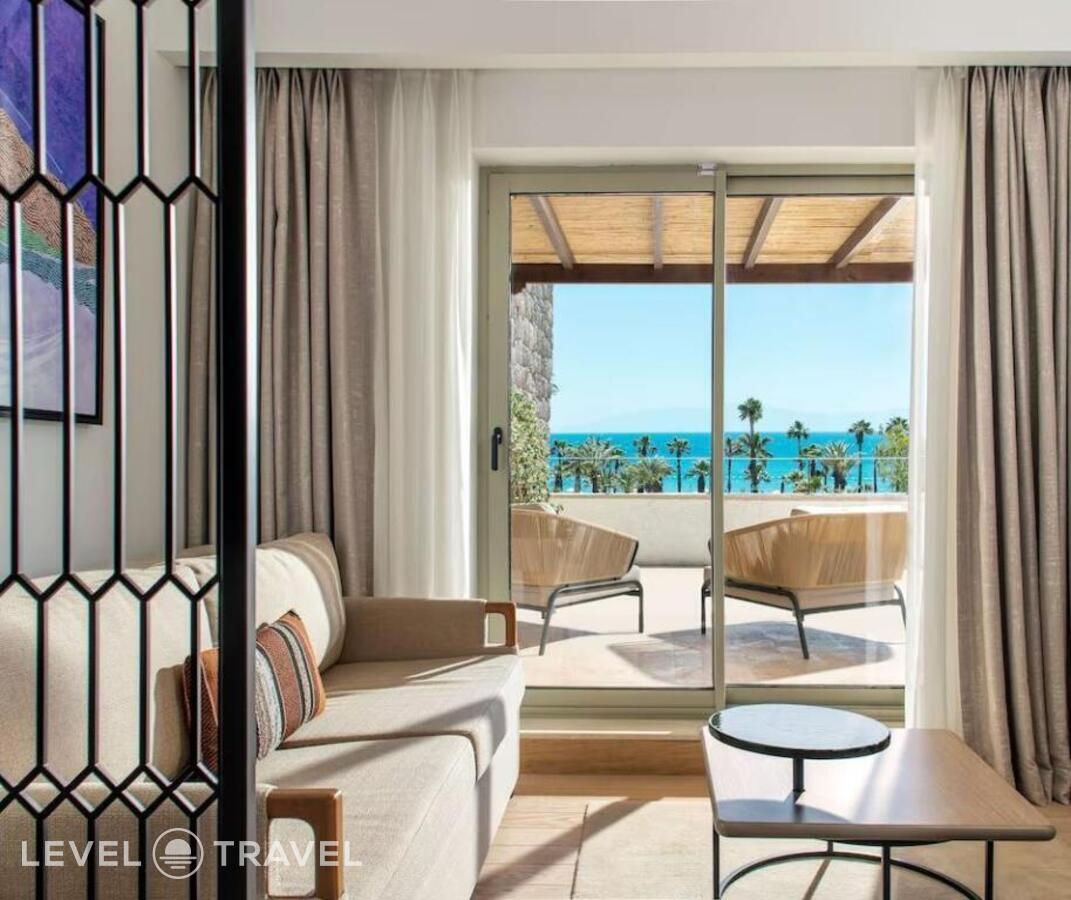 фотографии номера Люкс с террасой с видом на море отеля Radisson Collection Bodrum в Турция(Акьярлар) - фото №3