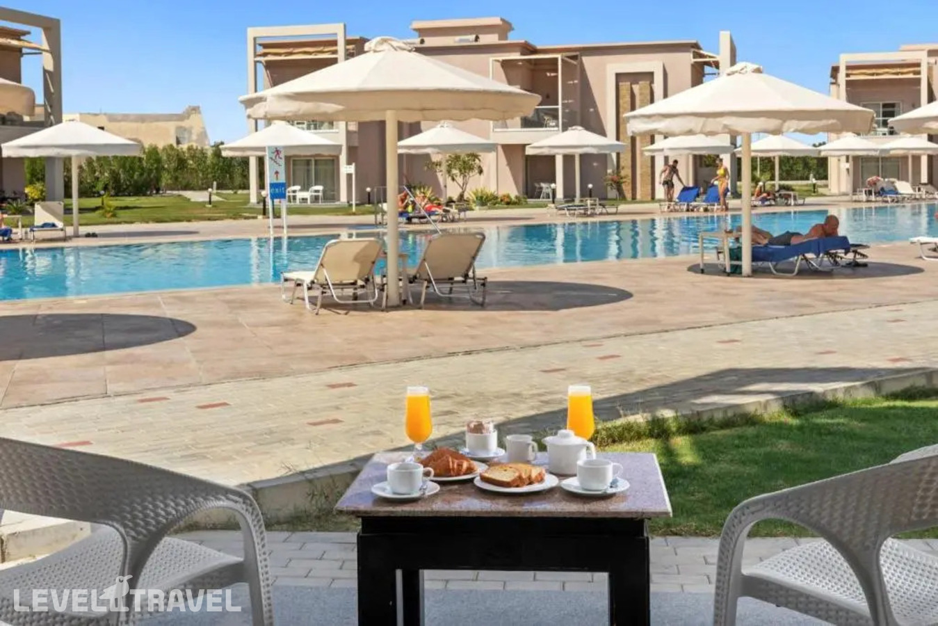 фотографии номера Делюкс с видом на бассейн отеля Pickalbatros Sea World Marsa Alam в Египет(Марса Алам) - фото №8