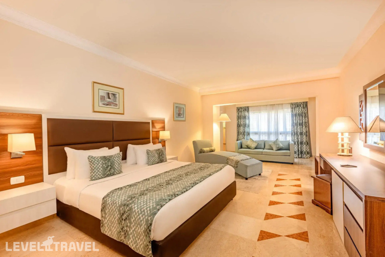 фотографии номера Семейный люкс с видом на море отеля Continental Hurghada (Ex.Movenpick Resort) в Египет(Хургада (город)) - фото №1