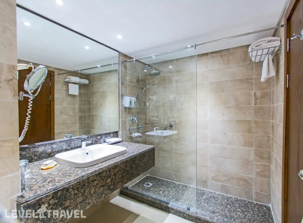 фотографии номера Семейный люкс с видом на море отеля Continental Hurghada (Ex.Movenpick Resort) в Египет(Хургада (город)) - фото №6