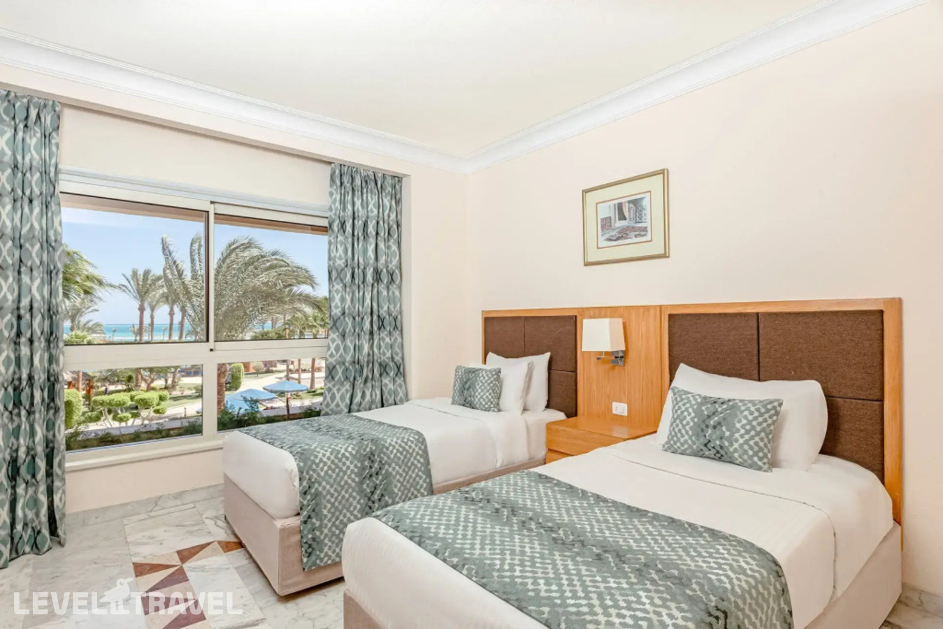 фотографии номера Семейный люкс с видом на море отеля Continental Hurghada (Ex.Movenpick Resort) в Египет(Хургада (город)) - фото №2