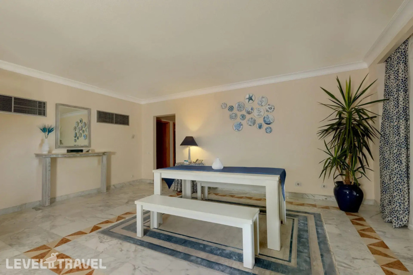 фотографии номера Семейный люкс с видом на море отеля Continental Hurghada (Ex.Movenpick Resort) в Египет(Хургада (город)) - фото №4