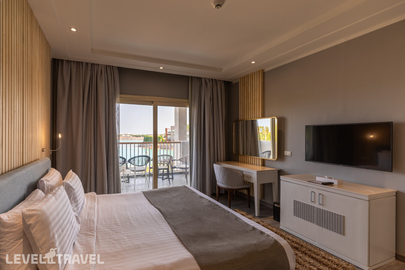 фотографии номера Люкс Crystal отеля Posh Club By Sunrise Crystal Bay Resort в Египет(Хургада) - фото №1