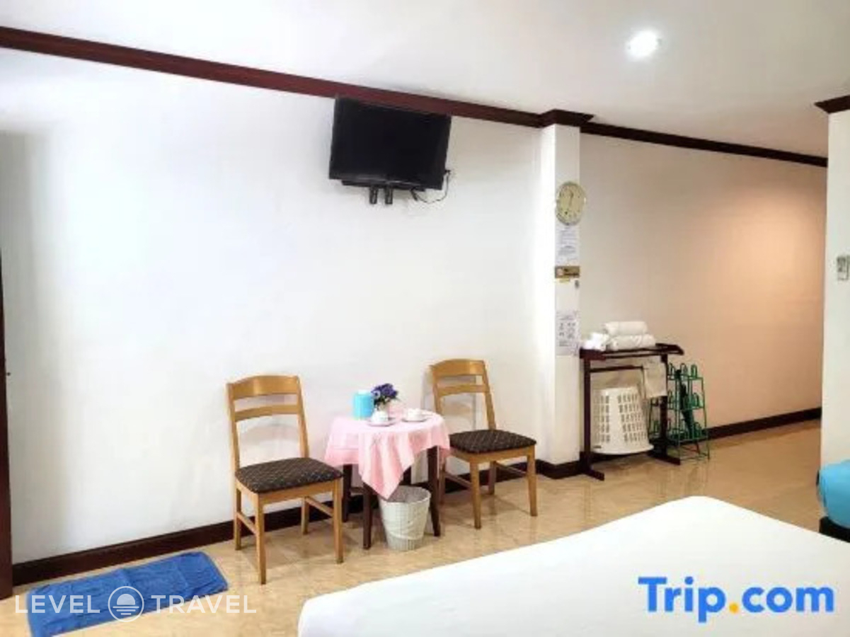 фотографии номера Трехместный делюкс с балконом отеля Rabbit Mansion Patong Hotel в Таиланд(Патонг Бич) - фото №7