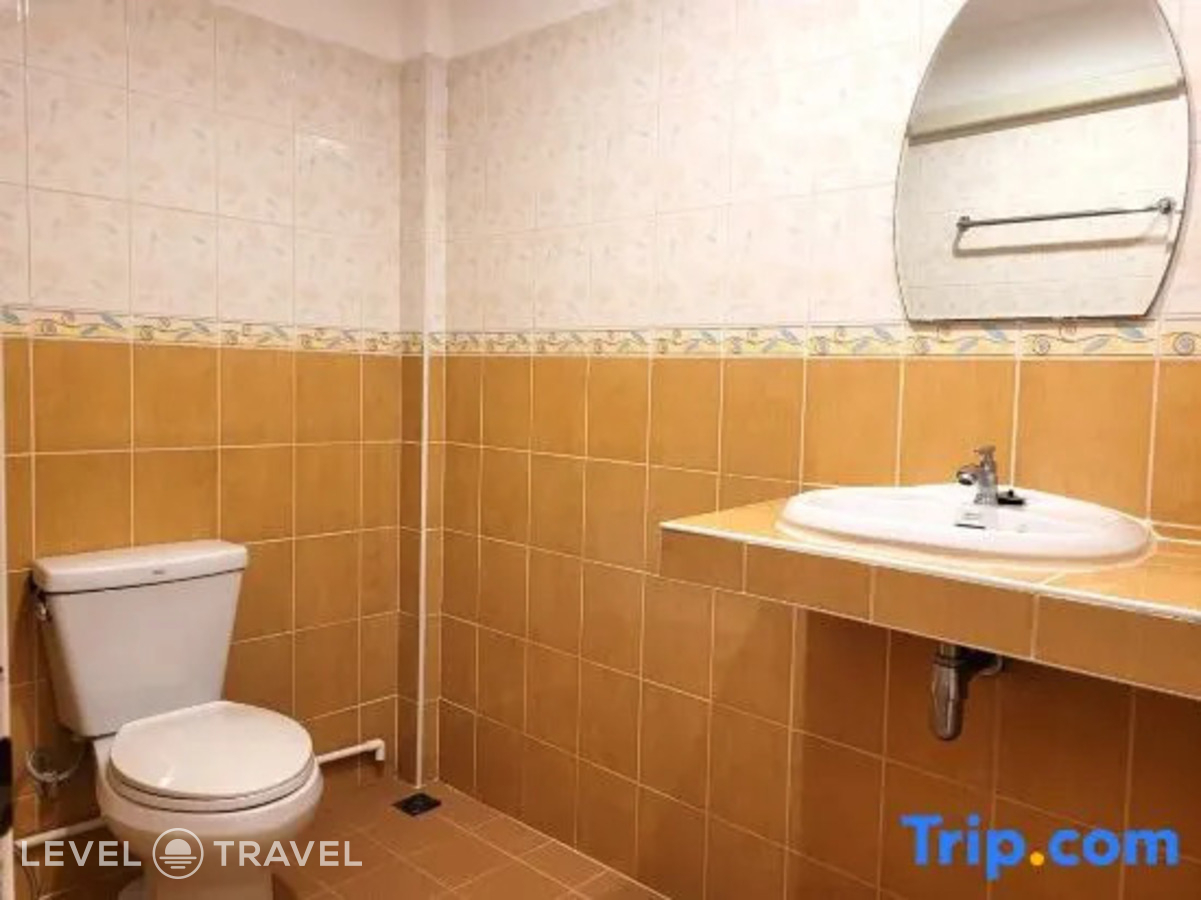 фотографии номера Трехместный делюкс с балконом отеля Rabbit Mansion Patong Hotel в Таиланд(Патонг Бич) - фото №9