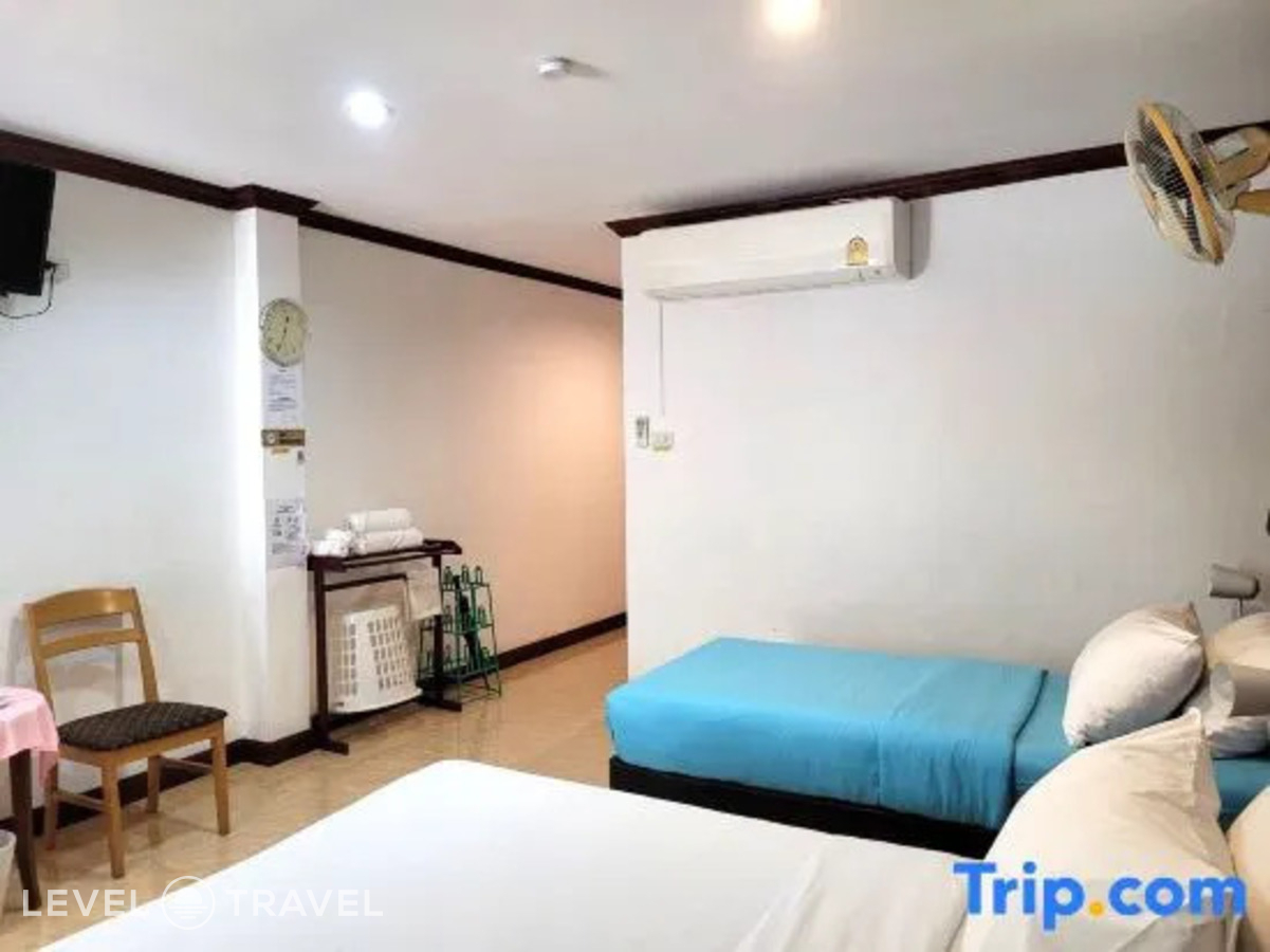 фотографии номера Трехместный делюкс с балконом отеля Rabbit Mansion Patong Hotel в Таиланд(Патонг Бич) - фото №3