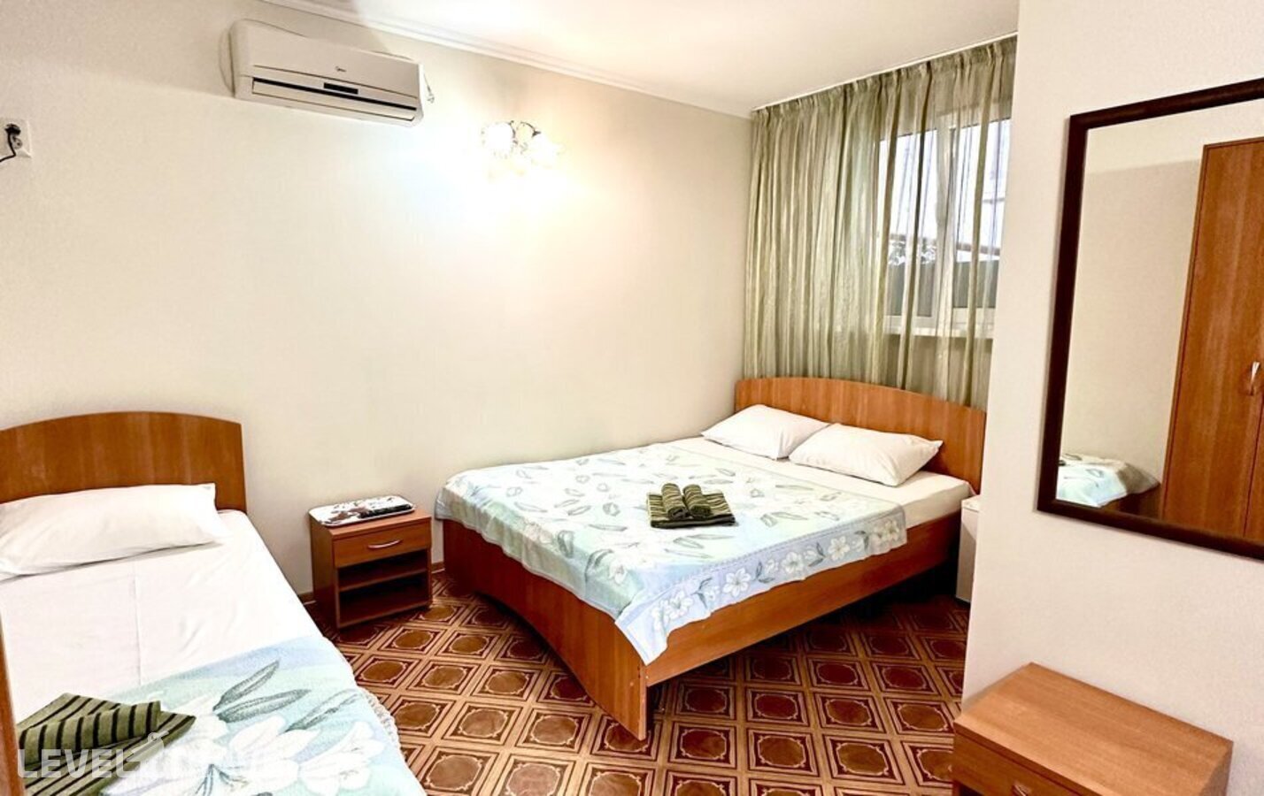 фотографии номера Трехместный Комфорт отеля Loo Beach Sea View в Россия(Лоо) - фото №1