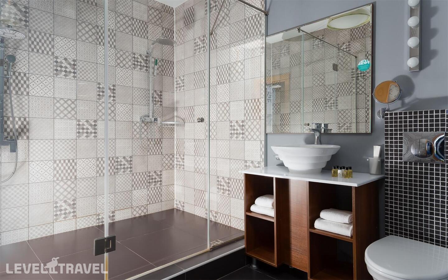 фотографии номера Полулюкс с террасой отеля Beton Brut All Inclusive & Spa Anapa Miracleon в Россия(Анапа-центр) - фото №5