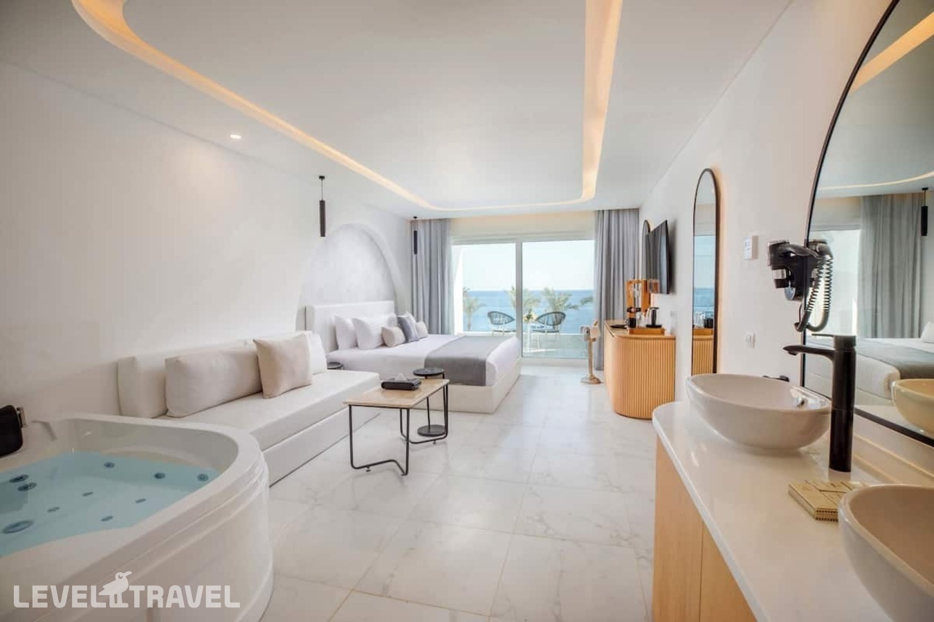 фотографии номера Делюкс с видом на море с джакузи отеля Sunrise White Hills Resort в Египет(Уайт Найт) - фото №1