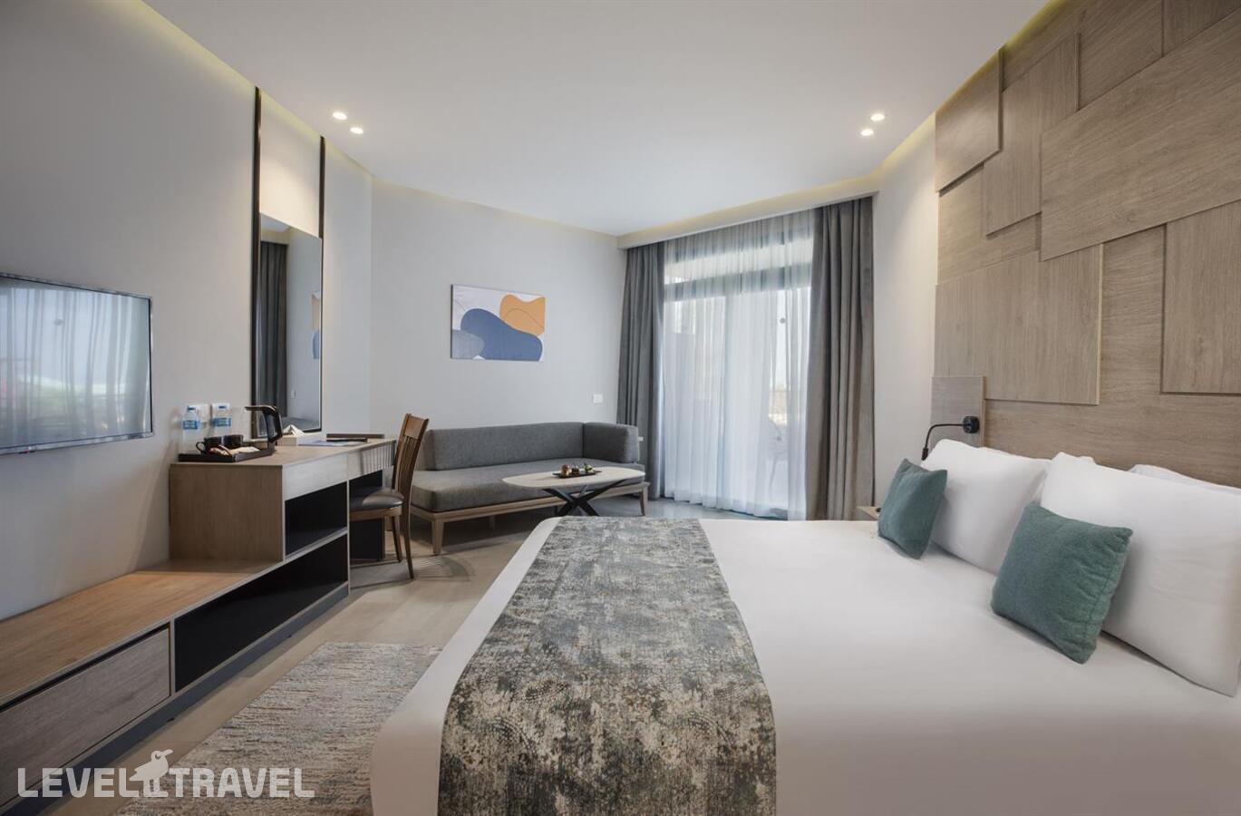 фотографии номера Улучшенный с видом на бассейн отеля V Hotel - Sharm El Sheikh (Ex. Pyramisa Beach Resort) в Египет(Шаркс Бэй) - фото №2