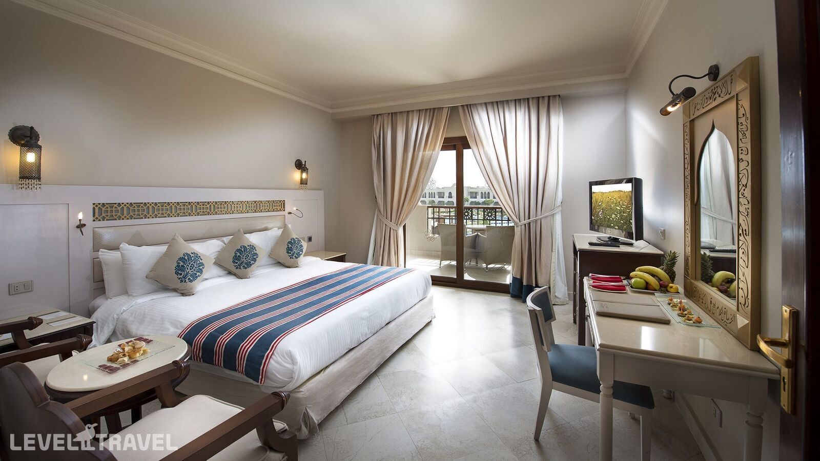 фотографии номера Семейный люкс с боковым видом на море отеля Sunrise Arabian Beach Resort в Египет(Шаркс Бэй) - фото №2